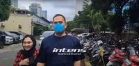 7 Potret Saipul Jamil Jenguk Nikita Mirzani di Polda Metro Jaya, Bawakan Makanan Favorit - Berharap Sahabatnya Diberi Kesabaran dan Keadilan