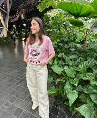 7 Potret Samanta Elsener, Adik Darius Sinathrya yang Ungkap Kisah dan Alasan Menjadi Mualaf