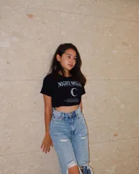 7 Potret Sandrinna Michelle Bintang Sinetron 'DARI JENDELA SMP' yang Doyan Pakai Crop Top, Terlihat Makin Dewasa