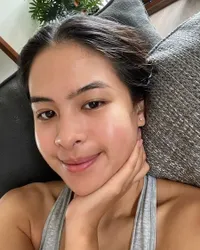 7 Potret Selfie Maudy Ayunda dengan Wajah Polos Tanpa Makeup, Tetap Cantik dan Glowing Banget!
