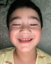 7 Potret Selfie Rafathar 'Bajak' Ponsel Rieta Amilia, Pipi Merah Digigit Nyamuk - Ganteng Mirip Raffi Ahmad Banget