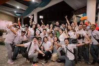 7 Potret Seru Para Pemain 'DARI JENDELA SMP' Rayakan 500 Episode, Para Pemain dan Kru Kompak Pakai Seragam SMA