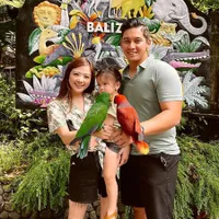 7 Potret Serunya Liburan Franda dan Samuel Zylgwyn Ajak Si Kecil Vechia ke Bali Zoo