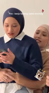 7 Potret Shakiena Azalea Anak Pasha Ungu Tampil Berhijab, Kerja Bareng Ibu Sambung Jadi Model