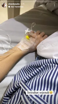 7 Potret Shandy Aulia Dirawat di Rumah Sakit, Harus Berpisah dengan Baby Claire - Wajah Awet Muda dan Cantik Tanpa Makeup Jadi Sorotan