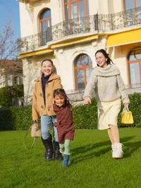 7 Potret Shandy Aulia Tenteng Tas Hermes saat Liburan di Eropa, Pancarkan Aura Old Money