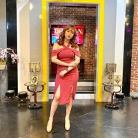 7 Potret Shella O, Asisten Cantik Hotman Paris yang Curi Perhatian