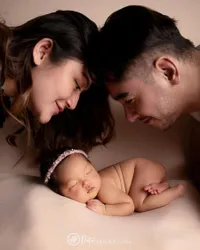 7 Potret Siti Badriah dan Krisjiana Jalani Newborn Photoshoot Bareng Baby Xarena, Nggemesin Banget! 
