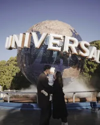 7 Potret Stella Cornelia dan Fendy Chow Ajak Avery Liburan ke Jepang, Perdana Main di Theme Park - Naik Roller Coaster