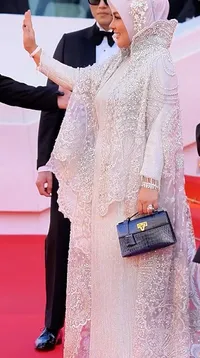 7 Potret Syahrini dan Reino Barack di Cannes Film Festival 2025, Bagai Bodyguard yang Penuh Cinta