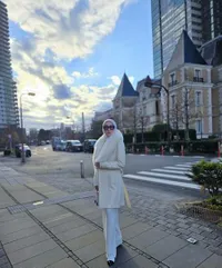 7 Potret Syahrini Liburan di Jepang, Gendong Baby R yang Sudah Tumbuh Besar