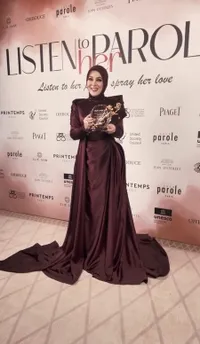 7 Potret Syahrini Pamer Prestasi Penghargaan Bergengsi di Cannes, Bergaya Glamor Ditemani Reino Barack