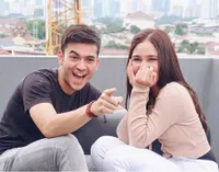8 Potret Syifa Hadju dan Rizky Nazar yang Makin Mesra dan Sukses Bikin Baper Netizen, Liburan Bareng di Pantai 
