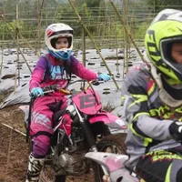 7 Potret Syifa Istri Ridho DA yang Ternyata Miliki Hobi Ekstrim, Punya Jiwa 'Laki' di Balik Paras Cantik dan Kalem
