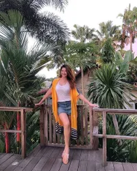 7 Potret Tamara Bleszynski Pamer Body Goals di Usia yang Tak Lagi Muda, Pede Pakai Bikini Sampai Outfit Transparan - Pesonanya Awet