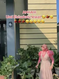 7 Potret Teras Rumah Nursyah, Ibu Indah Permatasari yang Penuh dengan Tanaman Asri