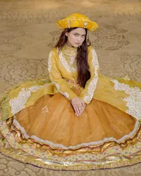 7 Potret Terbaru Putri DA yang Kini Makin Pancarkan Aura Dewasa, Senyumnya Bikin Fans Melting 