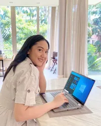 7 Potret Terbaru Putri Tanjung Pengusaha Cantik Anak Konglomerat, Mantan Gofar Hilman yang Kini Sudah Punya Pacar Lagi