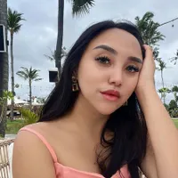 7 Potret Terbaru Salmafina Sunan Dipuji Makin Langsing dan Glowing, Rutin Lakukan Hal Ini Tiap Pagi dan Sore