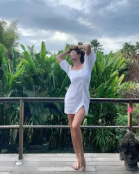 7 Potret Terbaru Tamara Bleszynski Pamer Body Langsing Bak Gitar Spanyol, Selalu Cantik dan Memesona