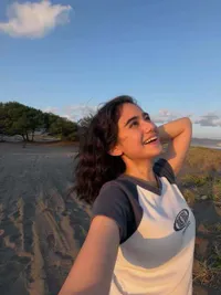 7 Potret Terbaru Tissa Biani di Jogja, Tampil Natural Saat Jadi Anak Pantai