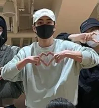 7 Potret Terbaru Xiumin EXO Jelang Ulang Tahun, Tetap Imut dan Awet Muda di Usia Kepala 3