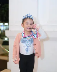 7 Potret Thalia dan Thania Putri Ruben Onsu - Sarwendah Ikut Kompetisi Balet, Bikin Bangga Dapat Medali Semua