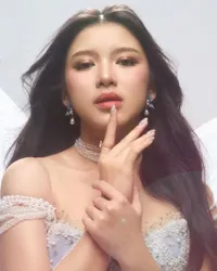 7 Potret Tiara Andini Dikritik Soal Outfit Panggung, Disebut Vibes Karnaval hingga Disarankan Ganti Stylist 