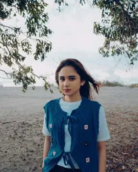 7 Potret Tissa Biani Berinteraksi Manis dengan Kristo Immanuel, Tunjukkan Lagu Baru yang Bikin Candu