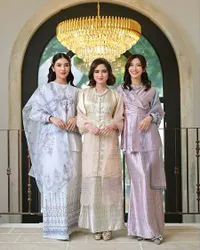 7 Potret Tissa Biani dan Sheila Dara Jadi Model Koleksi Busana Muslim untuk Hari Raya