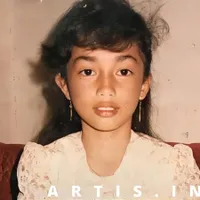 7 Potret Transformasi Ussy Sulistiawati yang Berulang Tahun ke-40, Awet Muda dan Wajah Cantiknya Nggak Banyak Berubah