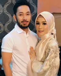 7 Potret Uki Eks NOAH & Istri, Hidup Enteng Pasca Hijrah Karena Tak Lagi Pikirkan Uang