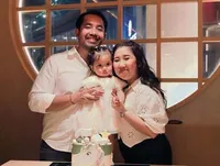 7 Potret Ulang Tahun Anak Kiky Saputri, Dirayakan dengan Makan Malam Bersama