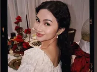 7 Potret Ulang Tahun Ariel Tatum ke-29 yang Bertema Gothic, Dihadiri Calon Ibu Mertua