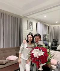 7 Potret Ulang Tahun Femmy Permatasari, Tetap Cantik di Usia 47 Tahun - Dirayakan dengan Makan Malam Mewah