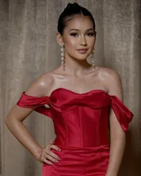 7 Potret Ulang Tahun ke-15 Sandrinna Michelle Bintang 'DARI JENDELA SMP', Tampil Dewasa dan Cantik dengan Gaun Merah - Pamer Bahu Mulus