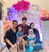 7 Potret Ulang Tahun Queen Eijaz Slofa Anak Fairuz & Sonny Septian ke-7, Bertema Princess Jasmine Meriah Bareng Keluarga