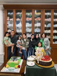 7 Potret Ulang Tahun Rieta Amilia, Dapat Pesta Kejutan dari para Sahabat