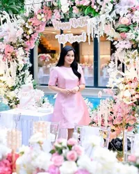 7 Potret Ulang Tahun Titi Kamal, Dirayakan di Rumah dengan Dekorasi Serba Pink - Dihadiri Jeremy Thomas hingga Tengku Dewi
