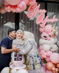 7 Potret Ultah Ghea Youbi, Tampil Cantik Dalam Busana Tertutup - Berbagi Kebahagiaan Dengan Sesama