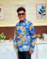 7 Potret Uya Kuya yang Ungkap Alasan Berada di Amerika, Sebut Dapilnya Memang Sampai Luar Negeri - Sempat Singgung Soal Suara Tertinggi