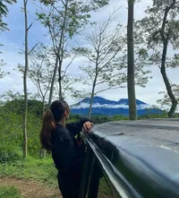 7 Potret Valerie Thomas Asyik Pakai Bikini di Pantai Blitar - Jawa Timur, Sukses Bikin Iri Netizen - Saat Pulang Diberi Pisang