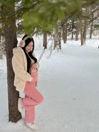 7 Potret Via Vallen Perlihatkan Babybump saat Liburan ke Jepang, Tetap Menawan - Makin Keibuan