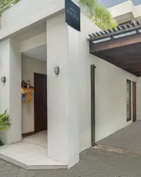 7 Potret Vila Nana Mirdad dan Andrew White, Punya Kesan Mewah Tapi Juga Minimalis