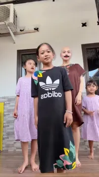 7 Potret Wika Salim Joget Bareng Keponakan, Pakai Filter Gundul - Bikin Pangling