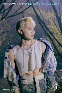 7 Potret Woong AB6IX Pamer Abs, Meresahkan Para Fangirl Saat Pakai Crop Top