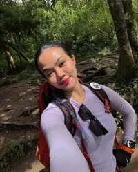 7 Potret Yura Yunita Naik Gunung Merbabu, Sempat Menanam Pohon Wilodo - Akui Makin Jatuh Cinta Sama Alam Indonesia 