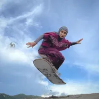 7 Potret Zaskia Adya Mecca yang Tetap Lincah Bak Remaja Meski Sudah Punya 5 Anak, Asyik Main Skuter - Papan Seluncur