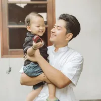 7 Potret Zikri Daulay dan Putranya Zayn, Sama-sama Ganteng dan Disebut The Real Papa Muda