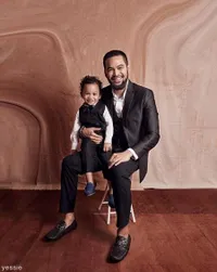 7 Seleb Ini Foto Bareng Anak, Kompaknya Bikin Kamu Iri dan Kece Abis Lho!